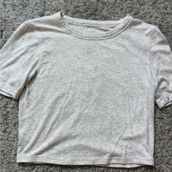 lululemon athletica Light Gray Crop Top - Picture 1 of 2